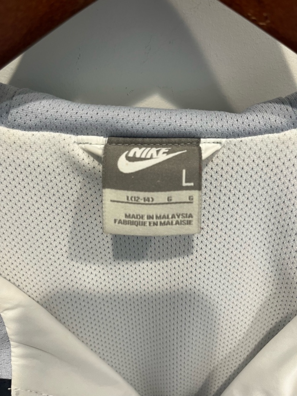 Nike Windbreaker hooded jacket - Picture 7 of 12